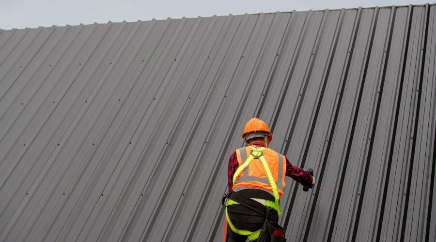 Professional gutter cleaning in Smithville, MS